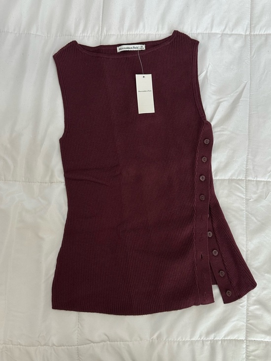 Abercrombie & Fitch Tops - Abercrombie & Fitch Ribbed Side-Button Tank Top - Burgundy